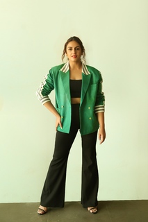 Huma Qureshi feet photo thumbnail