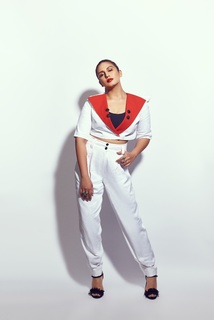 Huma Qureshi feet photo thumbnail