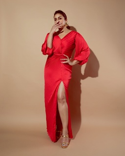 Huma Qureshi feet photo thumbnail
