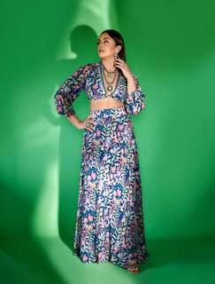 Huma Qureshi feet photo thumbnail