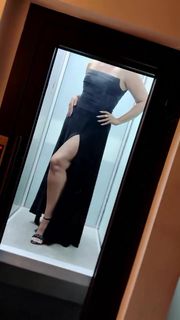 Huma Qureshi feet photo thumbnail