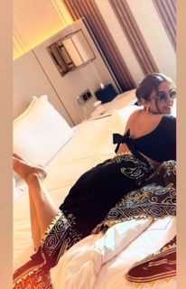 Huma Qureshi feet photo thumbnail