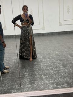 Huma Qureshi feet photo thumbnail