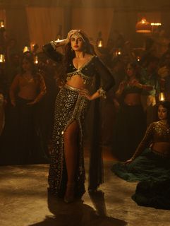 Huma Qureshi feet photo thumbnail