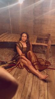 Huma Qureshi feet photo thumbnail