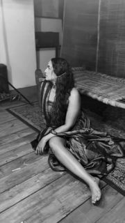 Huma Qureshi feet photo thumbnail