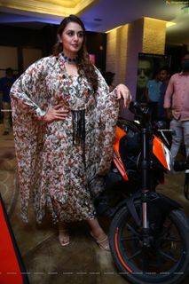 Huma Qureshi feet photo 13
