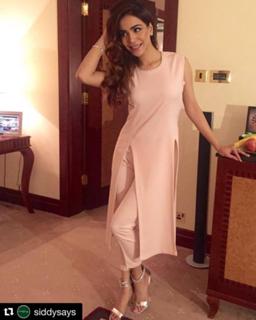 Humaima Malick feet photo 12