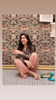 Humaima Malick feet photo 4