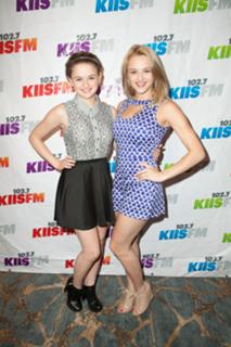 Hunter King feet photo thumbnail