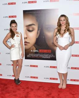Hunter King feet photo thumbnail