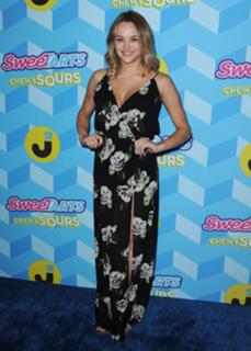Hunter King feet photo thumbnail