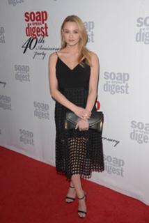 Hunter King feet photo thumbnail