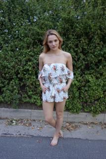 Hunter King feet photo thumbnail