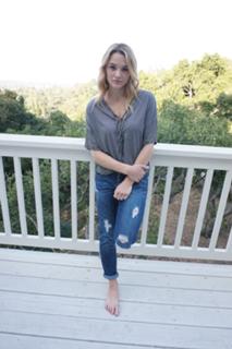 Hunter King feet photo thumbnail