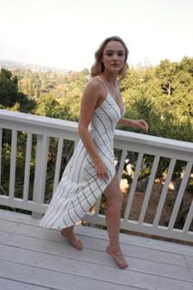Hunter King feet photo thumbnail
