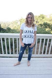 Hunter King feet photo thumbnail