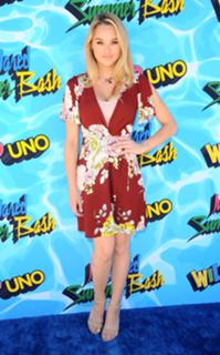 Hunter King feet photo thumbnail
