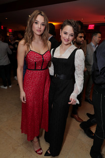 Hunter King feet photo thumbnail