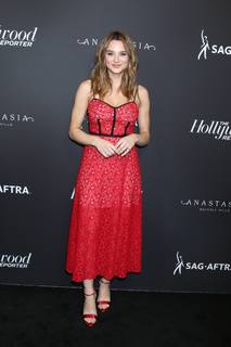 Hunter King feet photo thumbnail