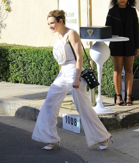 Hunter King feet photo thumbnail