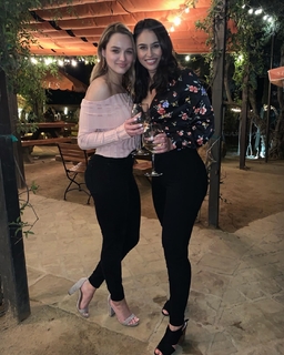 Hunter King feet photo thumbnail