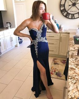 Hunter King feet photo thumbnail