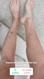 Hunter King feet photo thumbnail