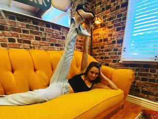 Hunter King feet photo thumbnail
