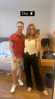 Hunter King feet photo thumbnail