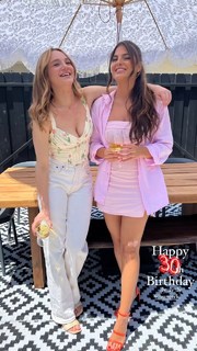 Hunter King feet photo thumbnail