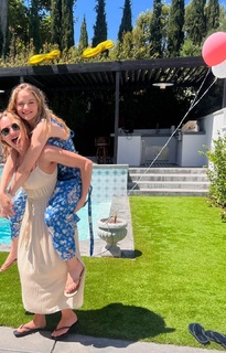 Hunter King feet photo thumbnail