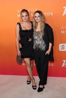 Hunter King feet photo thumbnail