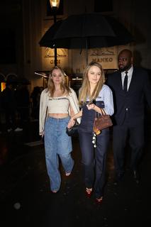 Hunter King feet photo thumbnail