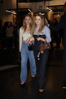 Hunter King feet photo thumbnail