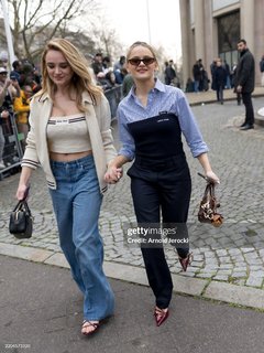 Hunter King feet photo thumbnail