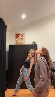 Hunter King feet photo 10