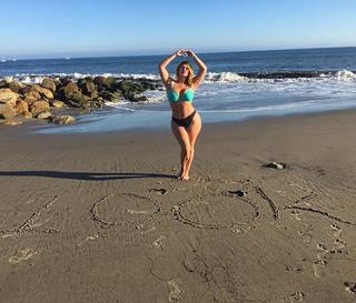 Hunter McGrady feet photo 8