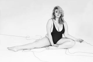 Hunter McGrady feet photo 5