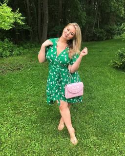 Hunter McGrady feet photo 13
