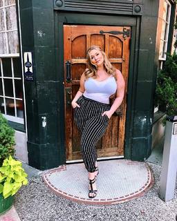Hunter McGrady feet photo 11