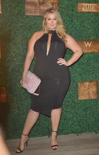 Hunter McGrady feet photo 7