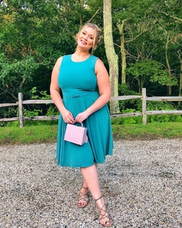 Hunter McGrady feet photo 6