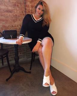 Hunter McGrady feet photo 20