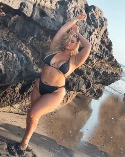 Hunter McGrady feet photo 20