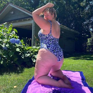 Hunter McGrady feet photo 19