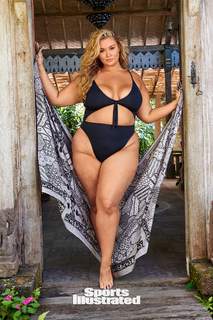Hunter McGrady feet photo 13