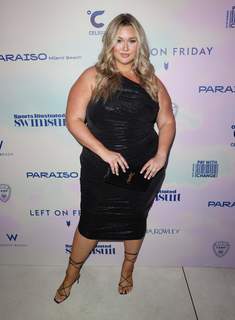Hunter McGrady feet photo 13