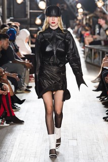 Hunter Schafer feet photo thumbnail
