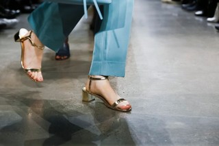 Hunter Schafer feet photo thumbnail